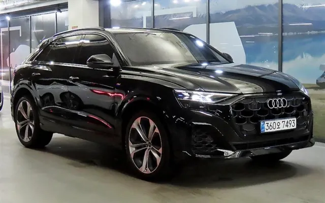 수원외제중고차매매 Q8 55 TFSI 콰트로 프리미엄 매물 사진 4 - 2026/04 2,174km